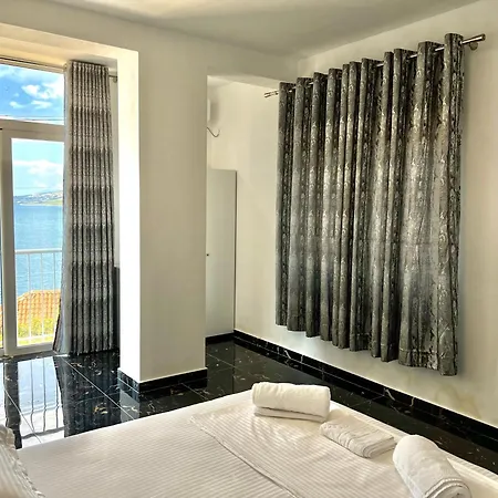 Redi's Seaview * Sarande